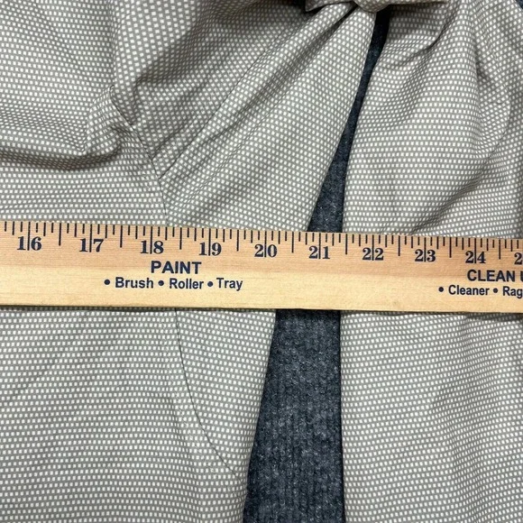 Men's Lululemon Shirt Size Medium M Casual or Dress Stretch Button Down Collar